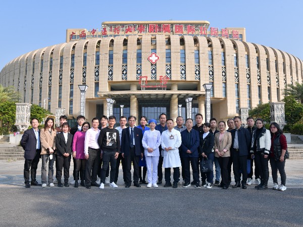 壯醫(yī)水蛭療法能力提升培訓班學員參觀廣西國際壯醫(yī)醫(yī)院